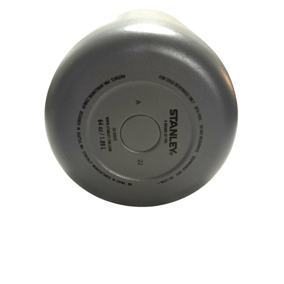 NWOT Stanley 64 oz jug with straw grey - Picture 4 of 5